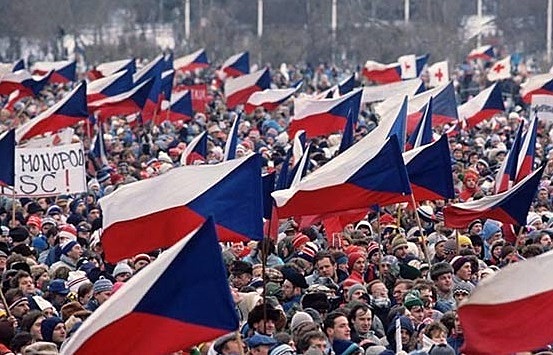 Почему Чехословакия распалась на два государства