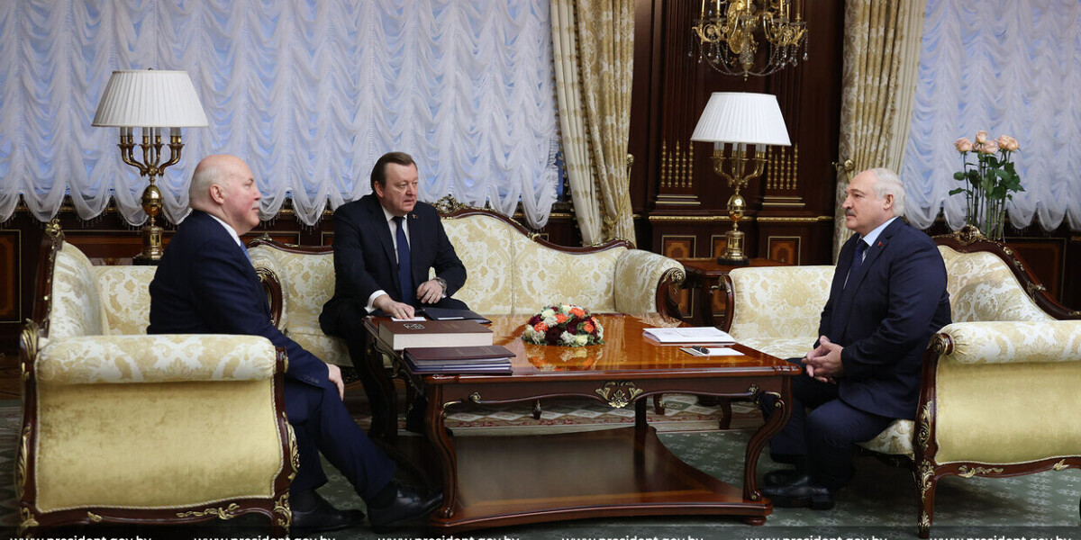 Лукашенко обсудил с Мезенцевым подготовку к Высшему госсовету Союзного государства