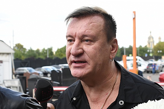Певец Сергей Пенкин заплатил 350 тыс. рублей за порванный матрас в Новосибирске
