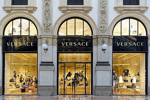 Versace выпустил коллекцию в поддержку ЛГБТ-сообщества