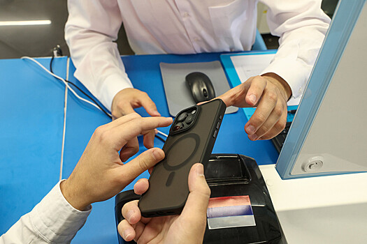 Названы самые частые виды ремонта смартфонов в России