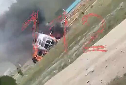 Появились кадры эвакуации людей из горящего вертолета Ми-8 на Алтае