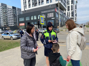 В Калужской области госавтоинспекторы и общественники напомнили жителям Обнинска о соблюдении Правил дорожного движения при езде на велосипедах и самокатах