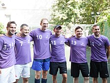 Г-о-о-о-л! Хабенский, Добронравов, Кержаков и другие звезды сыграли в футбол на Патриарших прудах
