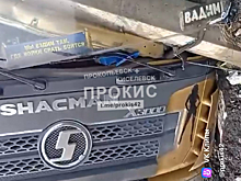 Невнимательность водителя грузовика в Кузбассе обернулась наездом поезда и опрокидыванием