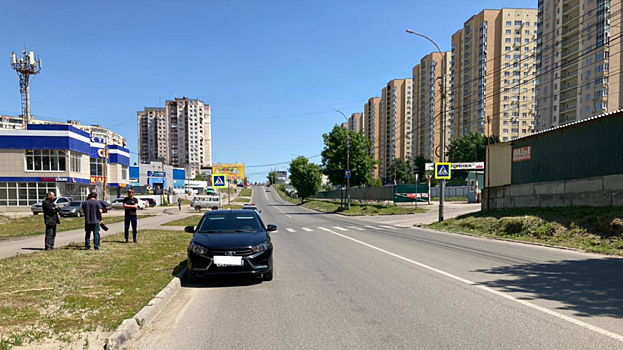 В Солнечном под колеса «Весты» попала молодая женщина