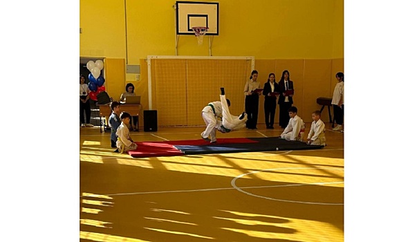 Капремонт спортзала завершился в Большесальской школе Мясниковского района