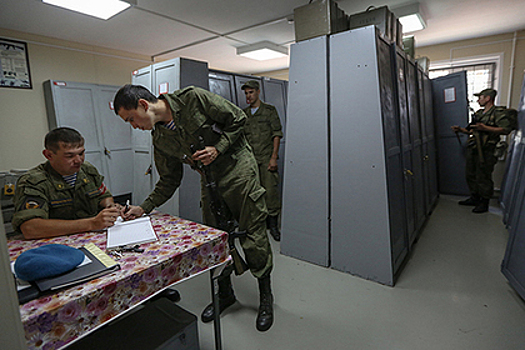 Военным запретили совещаться по ночам