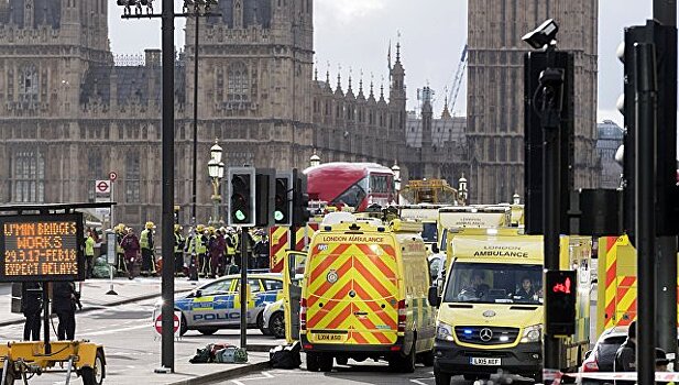 Автомобиль протаранил британский парламент