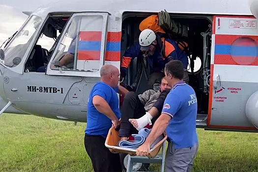 Вертолет МЧС эвакуировал иностранного туриста с горы Казбек