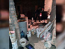 В Сибири четверо детей жили в аварийном доме без родителей, уехавших на заработки