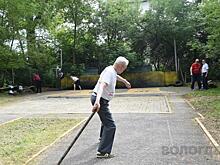 90-летние спортсмены вышли отмечать День физкультурника в Вологде