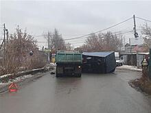 В Самаре водитель "Газели" попал в больницу после столкновения с КамАЗом
