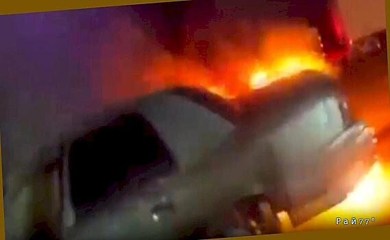 Полицейский во время патрулирования застал горящую машину и спас жизнь женщины