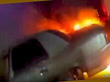 Полицейский во время патрулирования застал горящую машину и спас жизнь женщины