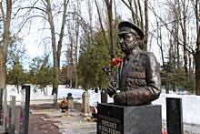 В Курске почтили память Героя Советского Союза Михаила Булатова