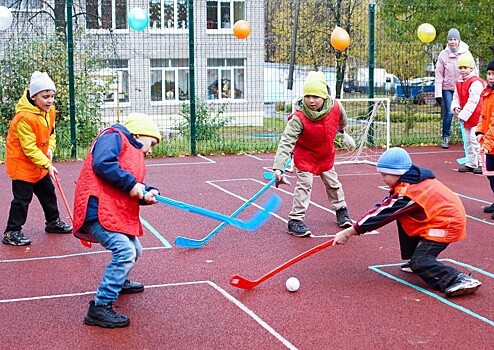 Наравне со взрослыми: в Ижевске впервые проходит «Дошкольное хоккейное троеборье 2023»