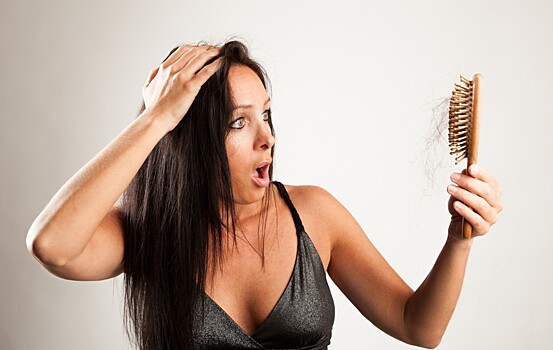 Ученые: естественная сушка вредит волосам сильнее фена