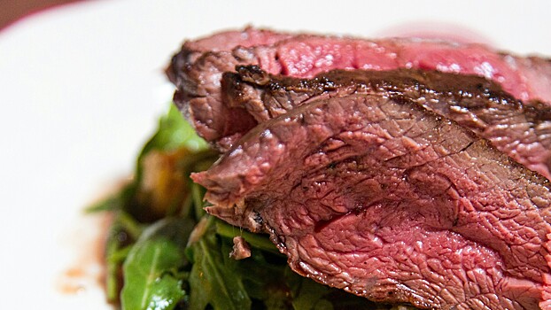 Рецепт мяса, запеченного в горшочках