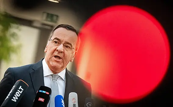 Министр обороны Германии ответил на критику из-за «проверки яичек» у призывников