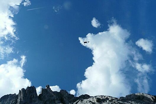 В Непале пропал вертолет с шестью людьми на борту