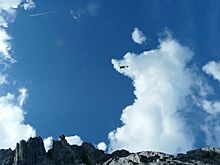 В Непале пропал вертолет с шестью людьми на борту