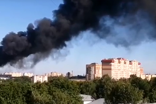 Видео пожара на промзоне в Подольске