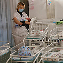 Скандалы с суррогатным материнством на Украине: родителям отдают чужих детей