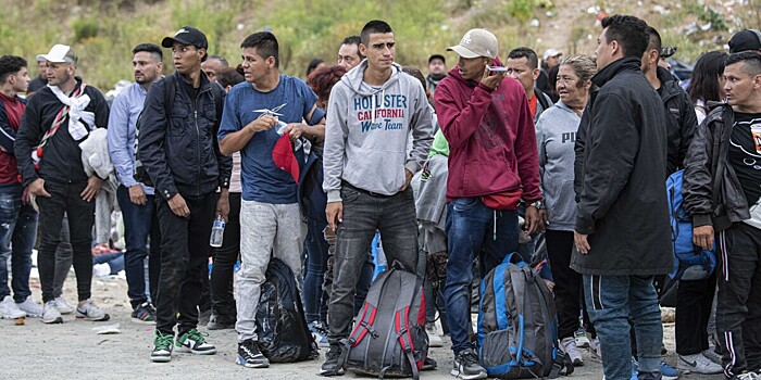 Тысячи мигрантов скопились на границе Мексики и США