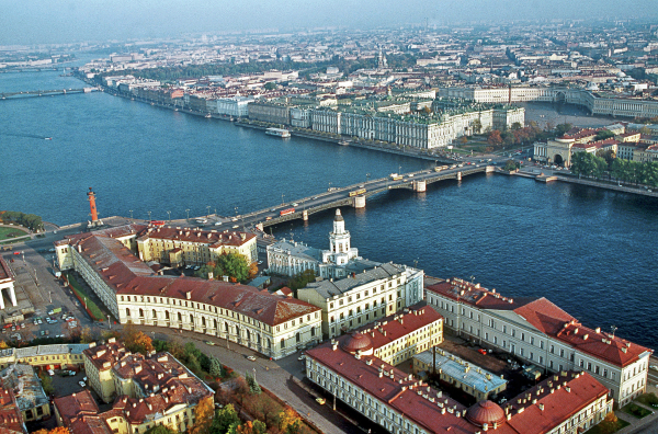 В Санкт-Петербурге отменили масочный режим в медицинских и социальных учреждениях