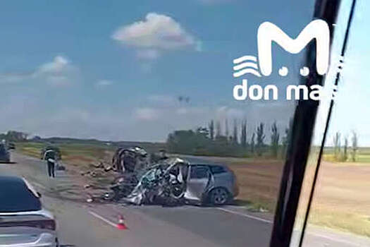 Под Ростовом на видео сняли разбитые "Газель" и Mazda после жесткого ДТП