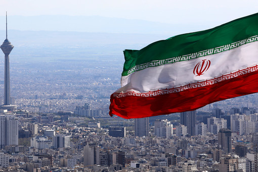 Tasnim: посла Британии в Тегеране вызвали в МИД Ирана из-за атаки на посольство в Лондоне
