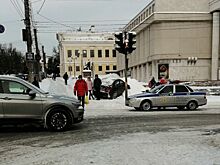          Вылетевшая на тротуар легковушка травмировала двух пешеходов       