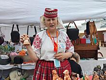 Мастер из Беларуси представляет глиняные изделия на фестивале «Город ремёсел»