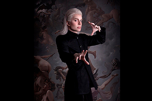 Мужчина потратил миллионы рублей, чтобы стать эльфом