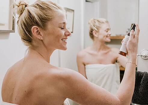 Косметолог раскрыла действенные способы восстановить кожу после отпуска