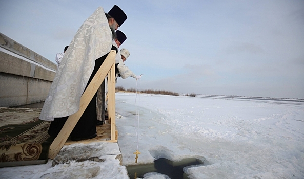 РПЦ предостерегла волгоградцев от купаний в ледяной проруби