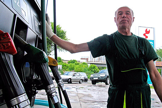 «Ажиотажа нет»: в Москве сохраняется нормальная ситуация с бензином