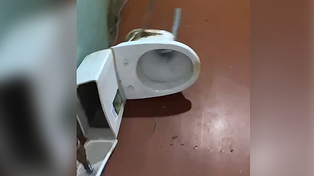 Жильцы общежития в Ноябрьске пожаловались на затянувшийся ремонт. ВИДЕО