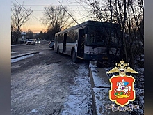 Рейсовый автобус с 17 пассажирами врезался в ограждение в Ногинске