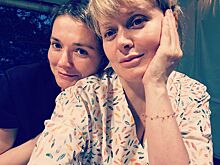 Анна Михалкова трогательно поздравила с днем рождения младшую сестру