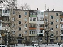 Житель Балахны чистил крышу от снега без страховки