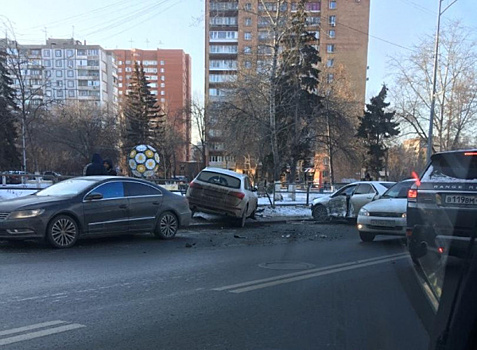 В Самаре из-за аварии на Московском шоссе образовалась гигантская пробка