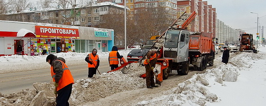 Жители Омска пожаловались на плохую уборку снега на дорогах