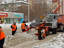 Жители Омска пожаловались на плохую уборку снега на дорогах