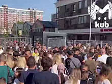 Мэрия Краснодара объяснила ситуацию с давкой у школы правилами безопасности