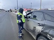 В Самарской области полицейский не бросил автомобилиста в беде