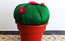 Делаем пуфик-кактус из цветочного кашпо