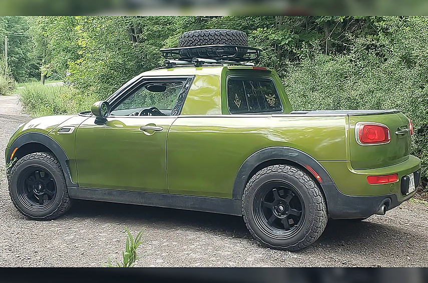 Ещё автомобилю увеличили клиренс и модифицировали подвеску. Кроме того, появились шины для бездорожья, шноркель, экспедиционный крышной багажник, силовой бампер с дополнительным светом и иная радиаторная решётка