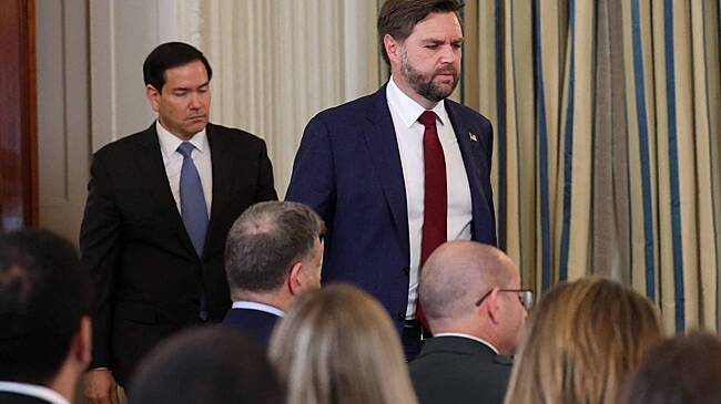 Стало известно о теневой войне между возможными преемниками Трампа